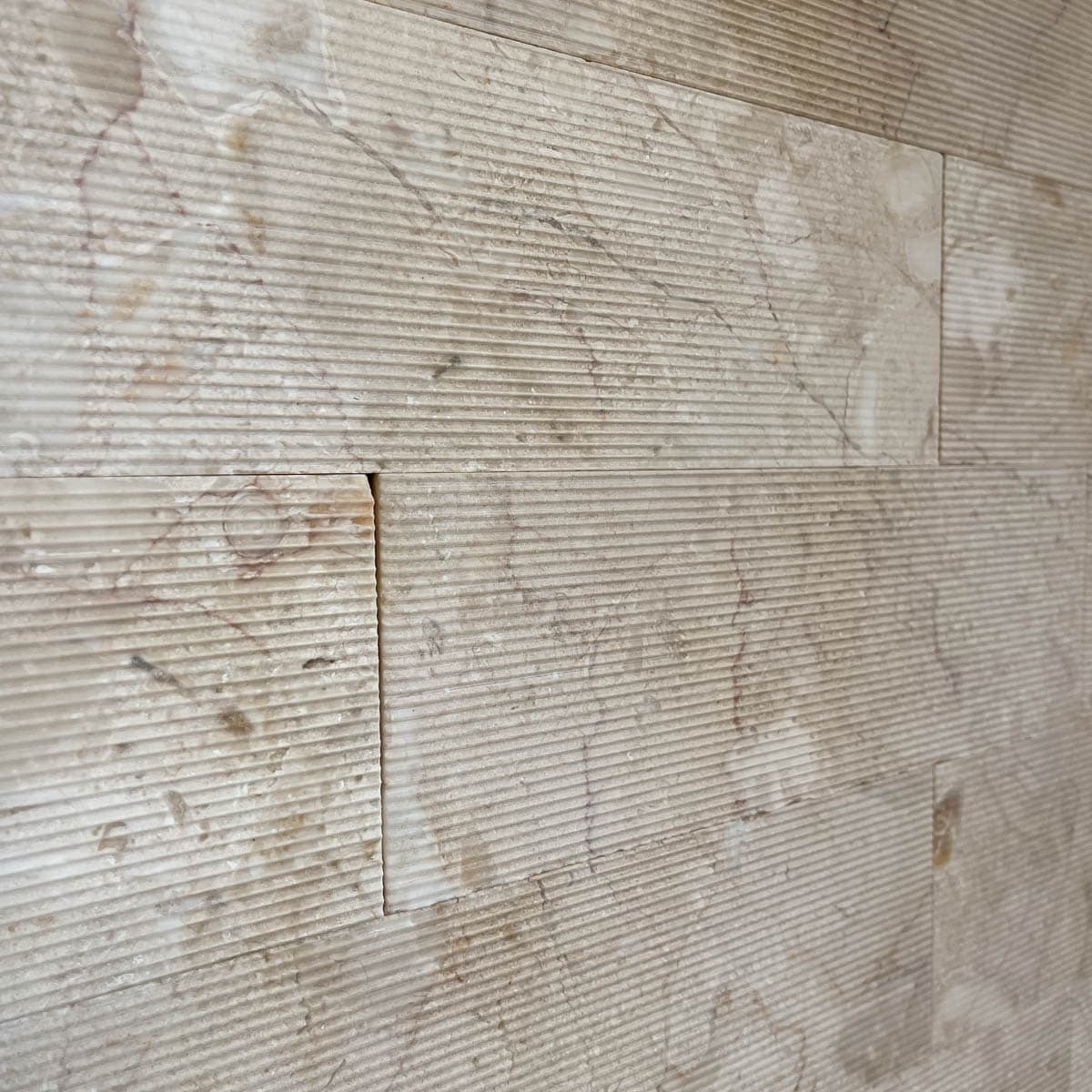 беж Линеа – Изчеткан Мрамор 10x28 см | Ексклузивен Естествен Камък